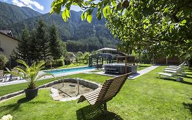 Zur Brücke Apartments&Rooms South Tyrol BrixenCard Included